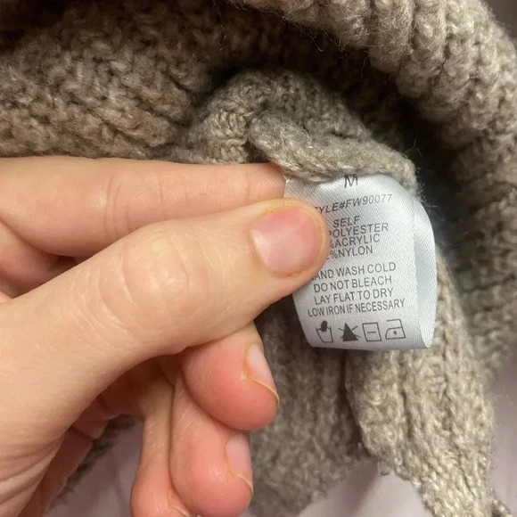 *SOLD* LUXE Cozy Neutral Colored Sweater Size Medium - Picture 4 of 5